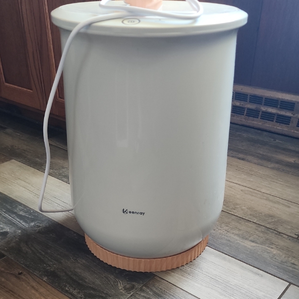 Keenray Beige Towel and Blanket Warmer